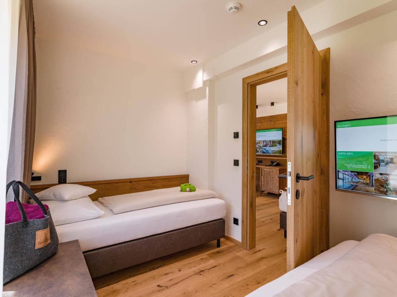 Hotel Penzinghof Oberndorf in Tirol Eksteriør billede